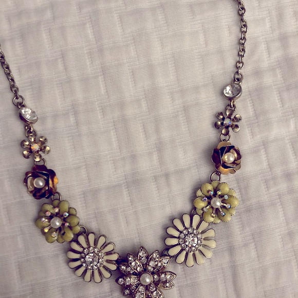 Earthy tone flower necklace - Picture 1 of 2